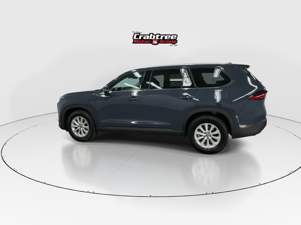 Used 2025 White Toyota XLE image 5