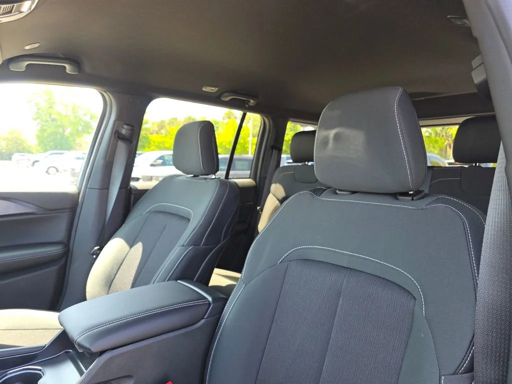 New 2026 Silver Zynith Exterior Paint Jeep Laredo image 11