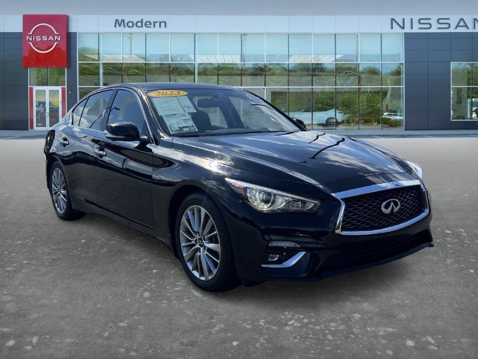 Used 2023 Black Obsidian INFINITI LUXE image 3
