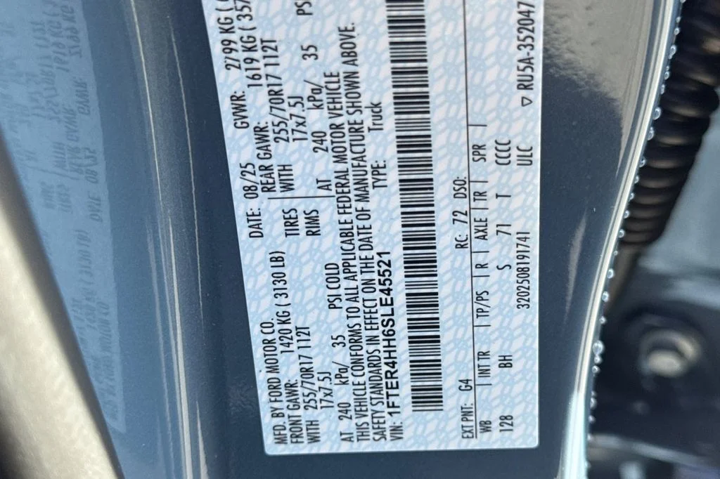 New 2025 Azure Gray Metallic Ford XLT image 26