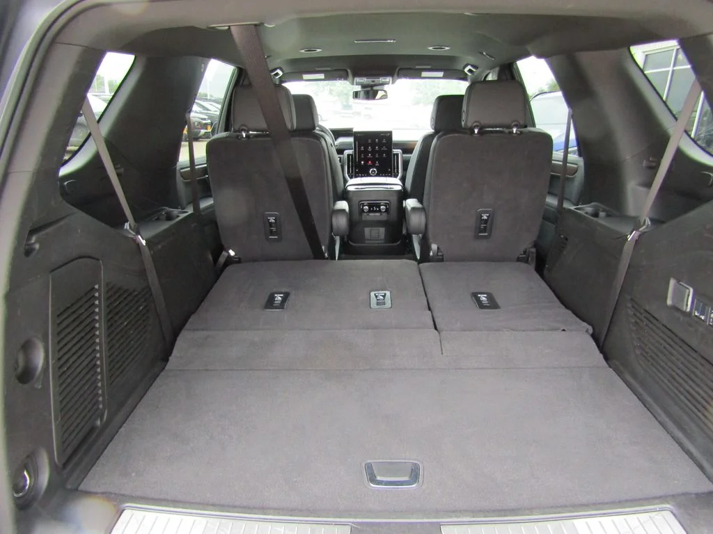 Used 2025 Summit White GMC Denali image 38