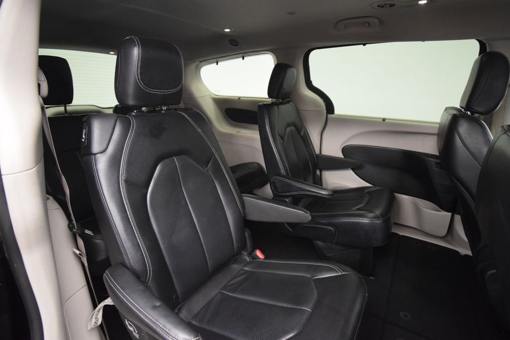Used 2022 Gray Chrysler Touring L image 19