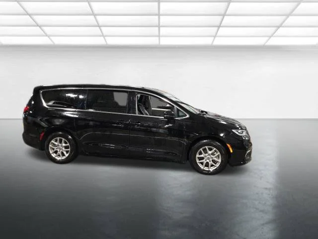 Used 2024 Black Chrysler Touring L image 3