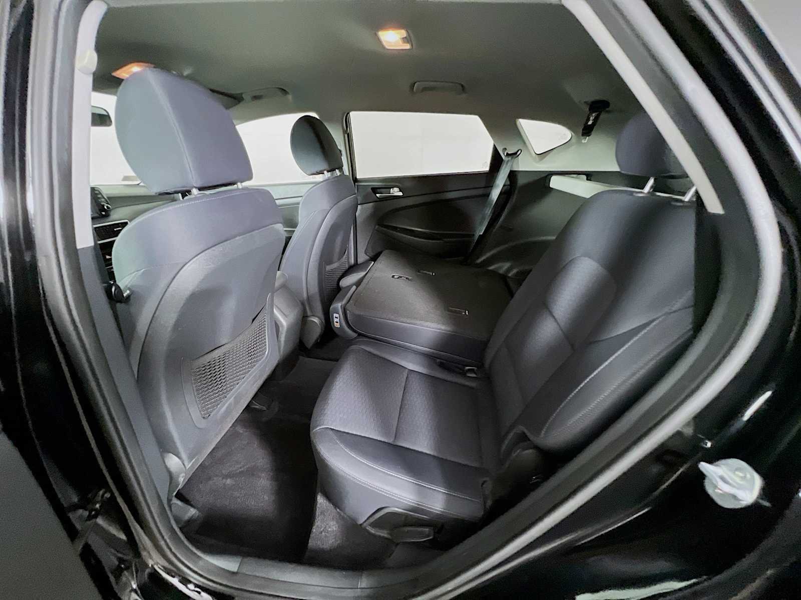 Used 2021 Black Noir Pearl Hyundai SE image 23