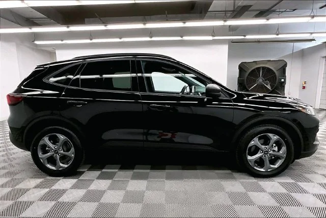 Used 2025 Agate Black Metallic Ford ST-Line image 15