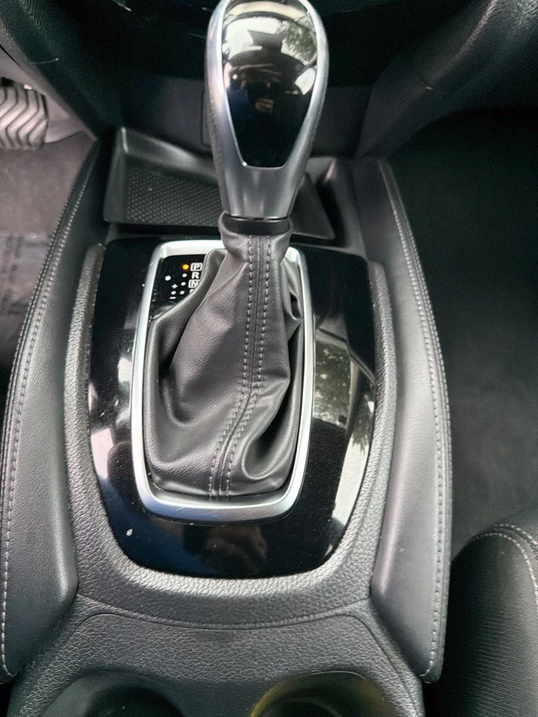 Used 2017 Black Nissan SL image 19