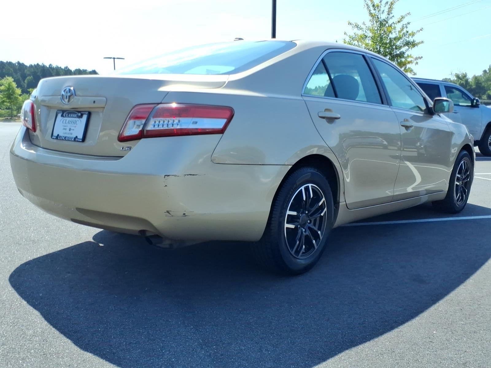 Used 2010  Toyota LE image 2