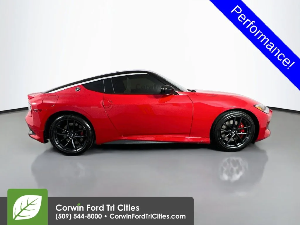 Used 2025 2t Red Blk Roof Nissan Performance image 17