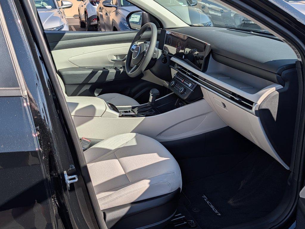 New 2026 Black Hyundai SE FWD image 9