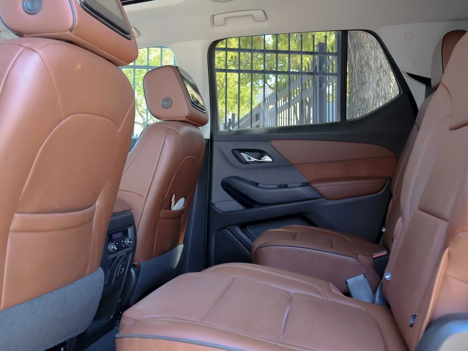 Used 2019 Summit White Chevrolet High Country image 23