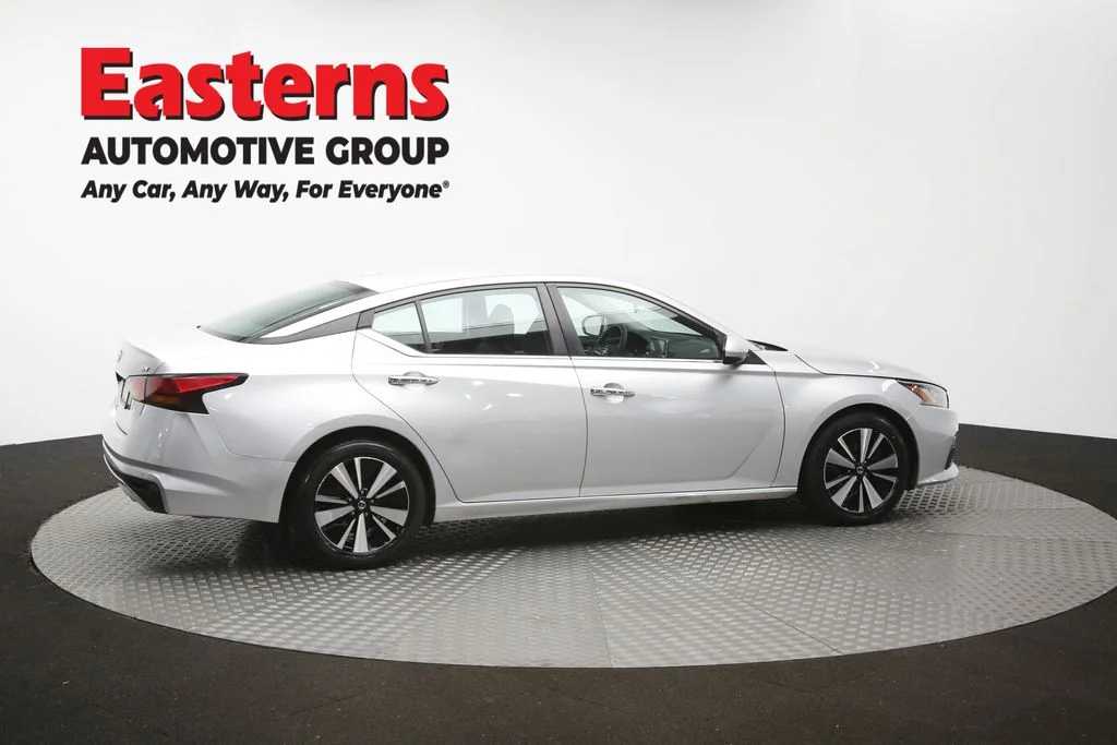 Used 2022 Silver Nissan 2.5 SV image 43