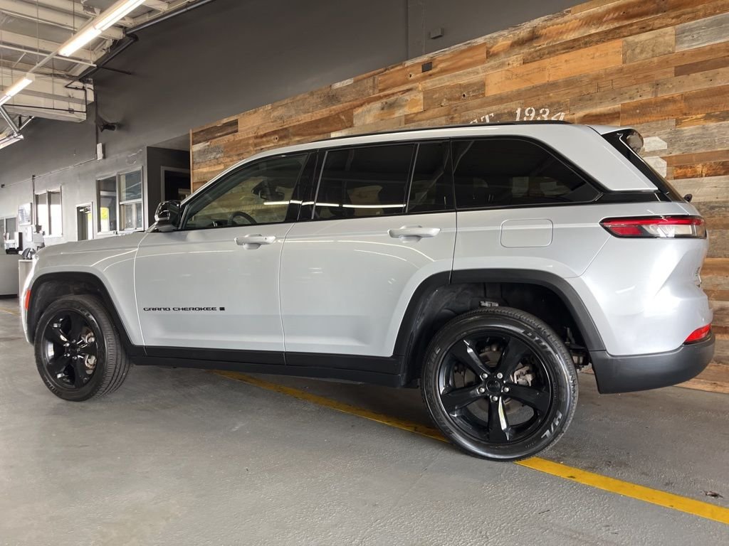 Used 2023 Silver Jeep Altitude X image 19