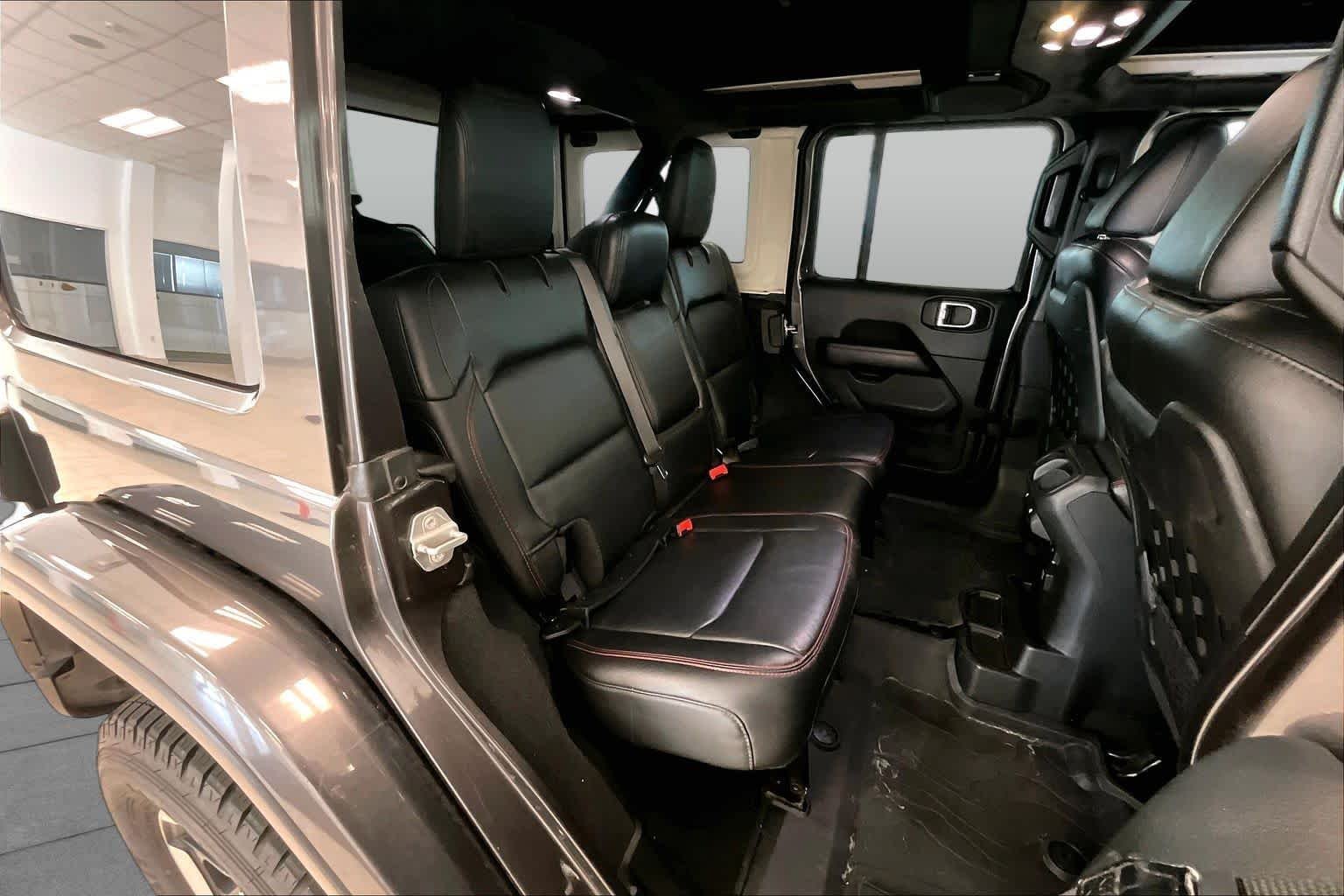 Used 2019 Granite Crystal Metallic Clearcoat Jeep Rubicon image 19