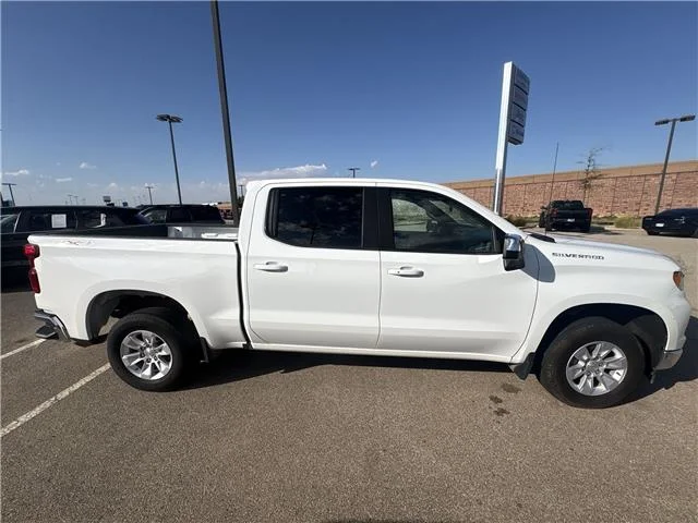Used 2025 Summit White Chevrolet LT w/1LT 4x4 Crew Cab 5.75 ft. box 147.4 in. WB image 8