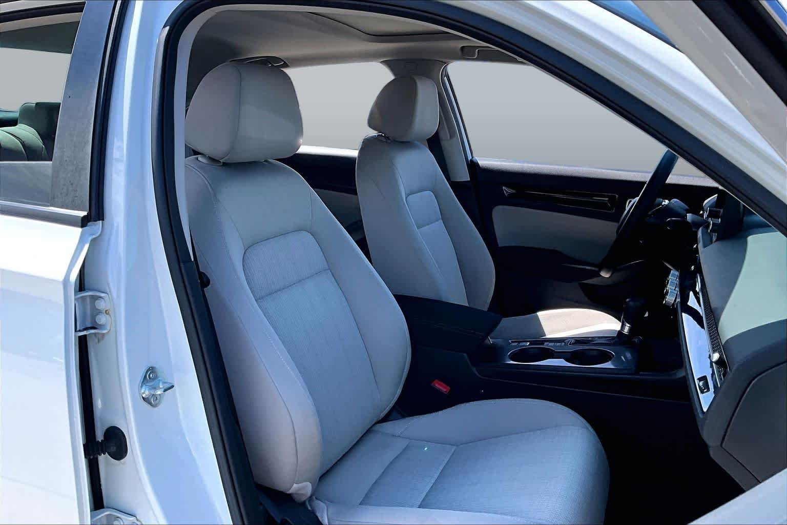 Used 2022 Platinum White Pearl Honda EX image 9