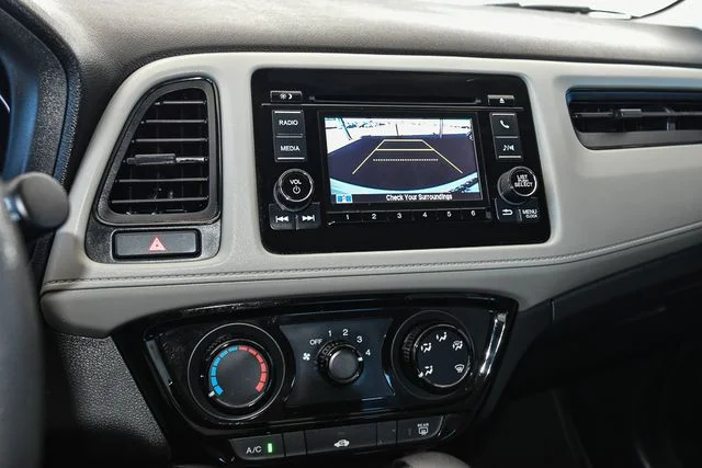 Used 2020 White Honda LX image 32