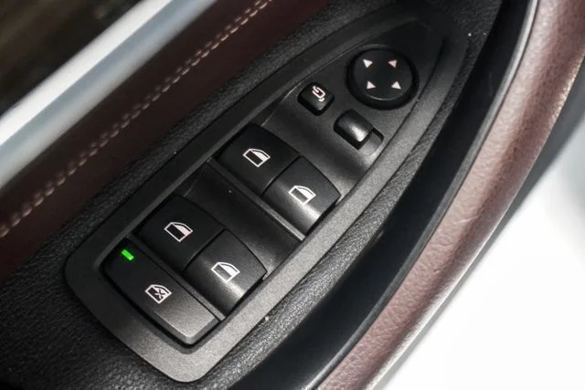 Used 2018 Blue BMW sDrive28i image 23