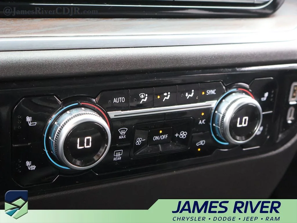 Used 2025 Silver GMC SLT image 35