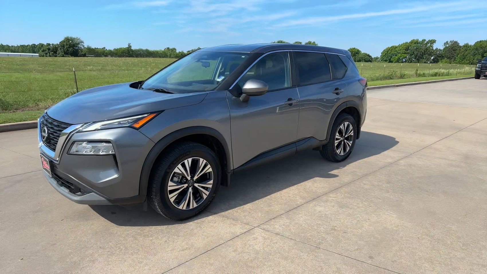 Used 2023 Gun Metallic Nissan SV image 5