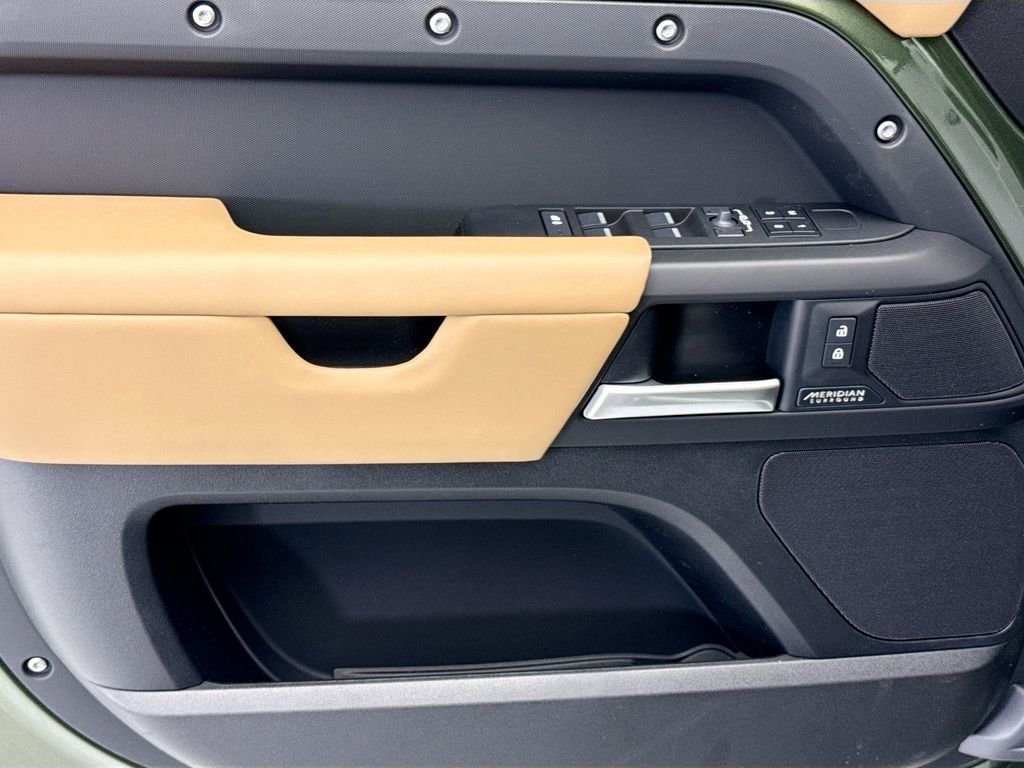 New 2026 Woolstone Green LAND ROVER X-Dynamic SE image 22