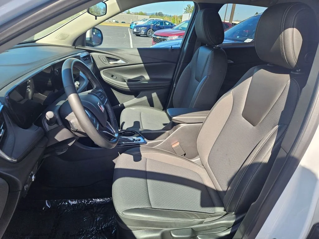 Used 2024 Summit White Buick Preferred image 22