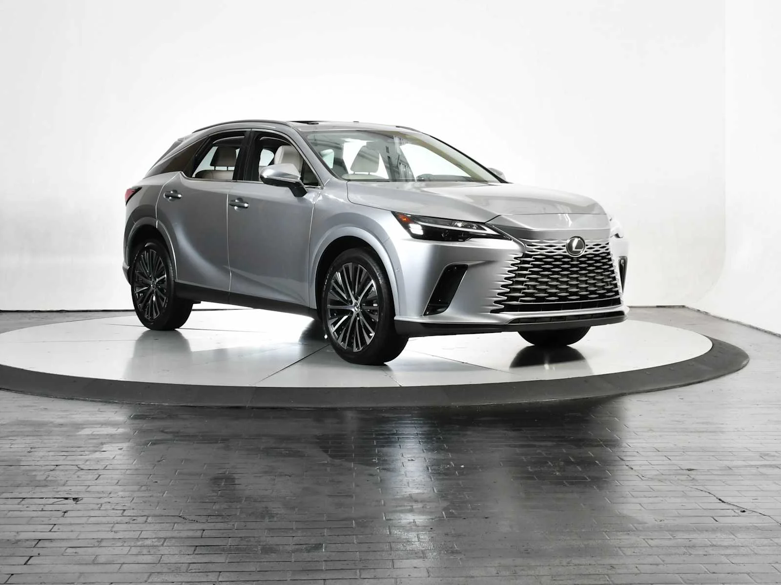 Used 2025 Iridium Lexus Premium Plus image 9