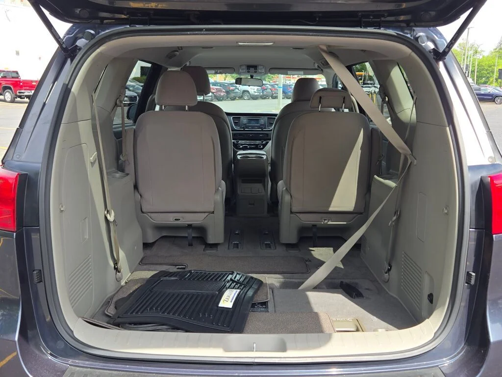 2017 Kia Sedona LX - Photo 16