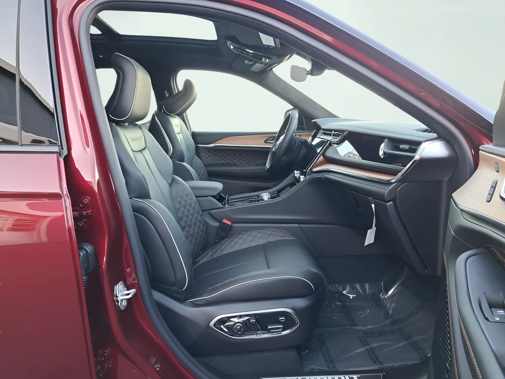 New 2025 Velvet Red Pearl-Coat Exterior Paint Jeep Summit image 16