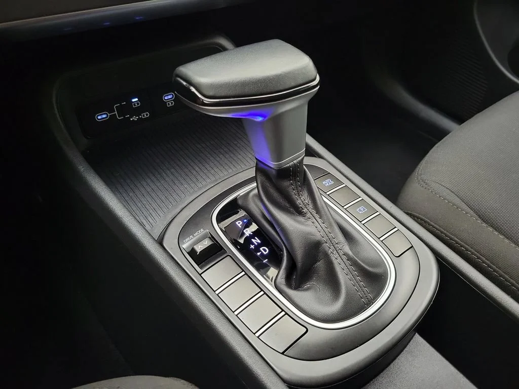 2025 Hyundai Kona SEL - Photo 17