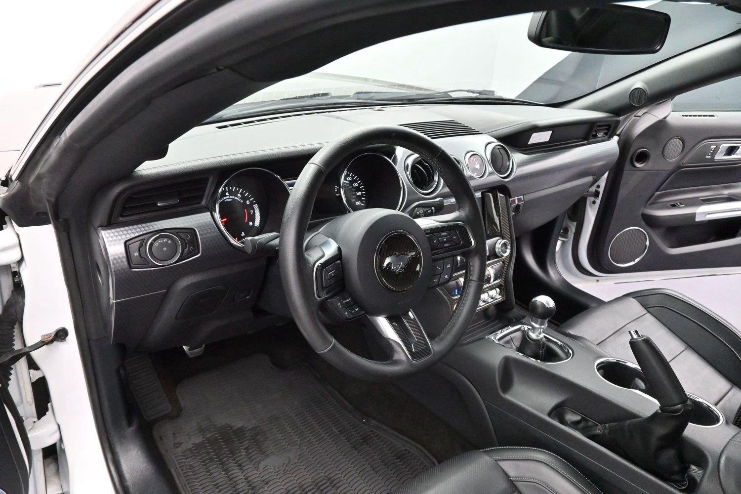Used 2015 Oxford White Ford GT Premium image 13