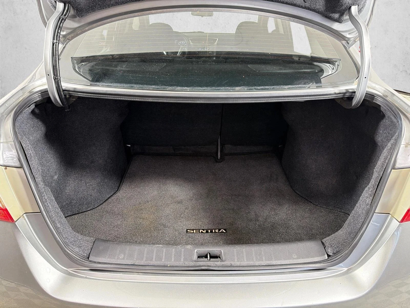 Used 2014 Black Nissan SR image 18