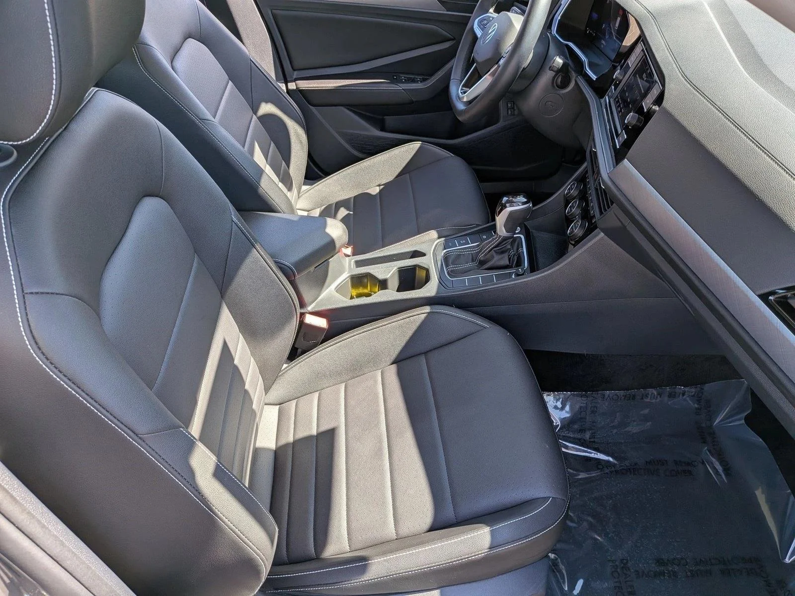 Used 2024 Silver/Gray Volkswagen SE image 20