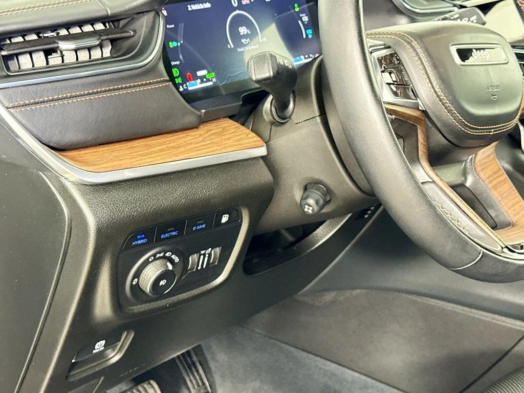 Used 2023 Silver Jeep Summit 4xe image 10