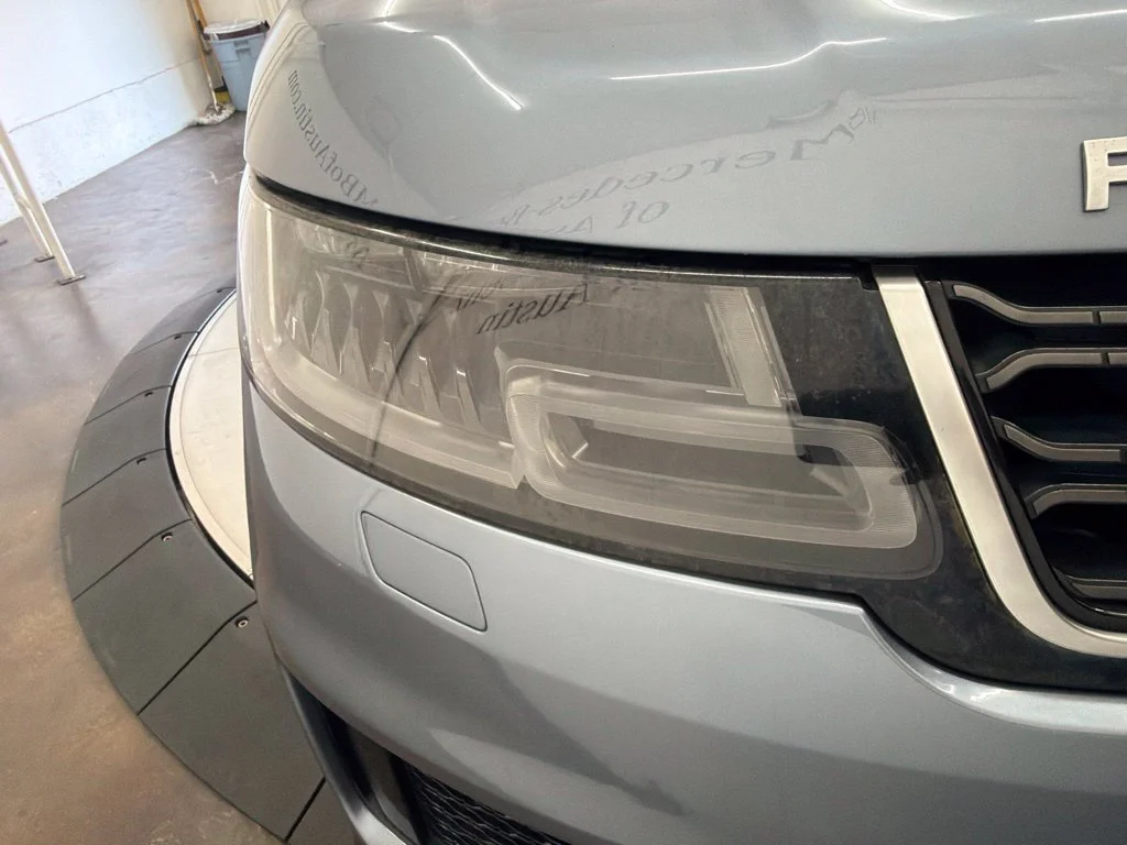 Used 2020 Blue Land Rover HSE image 11