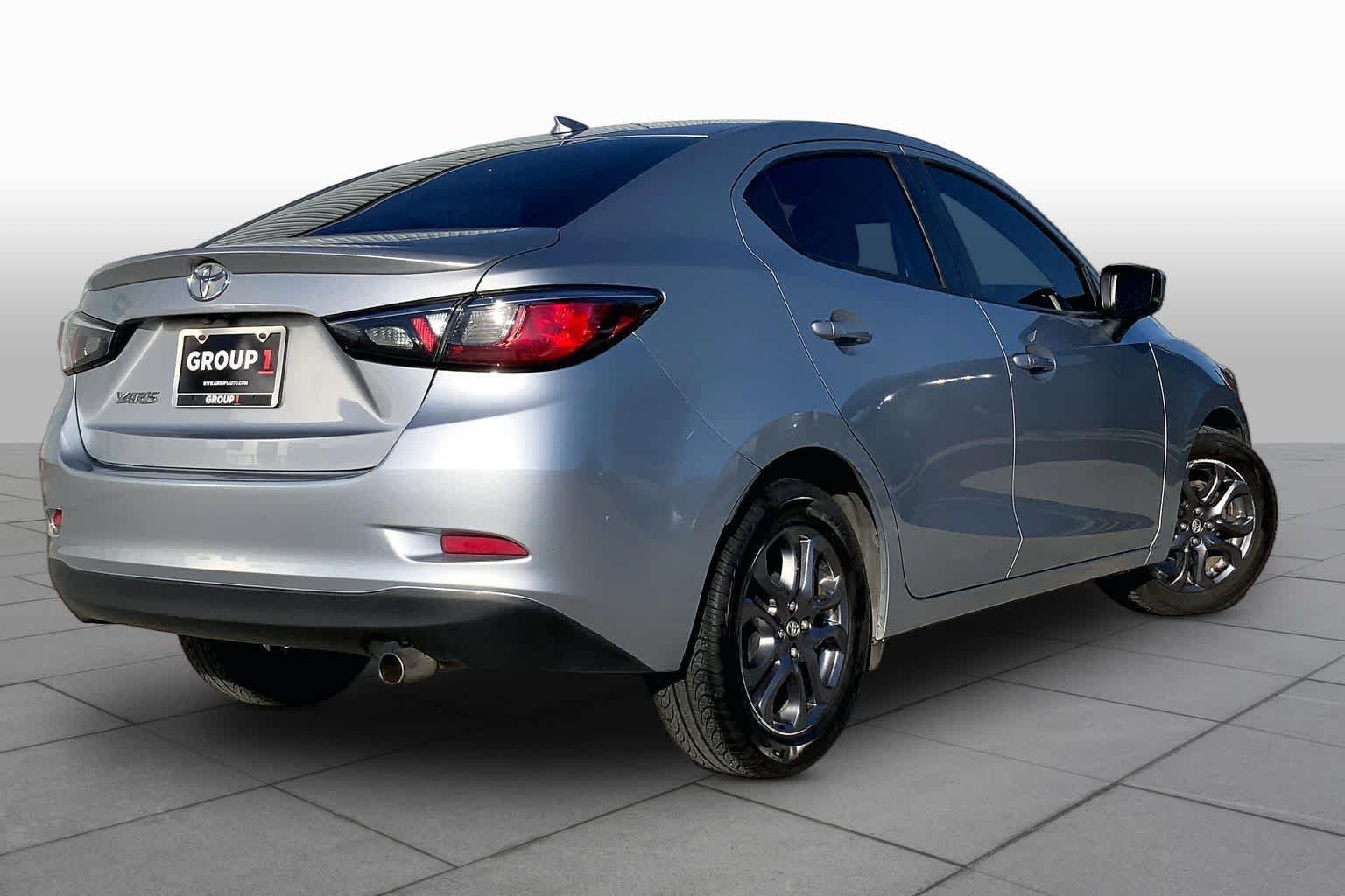 Used 2019 Chromium Toyota LE image 12