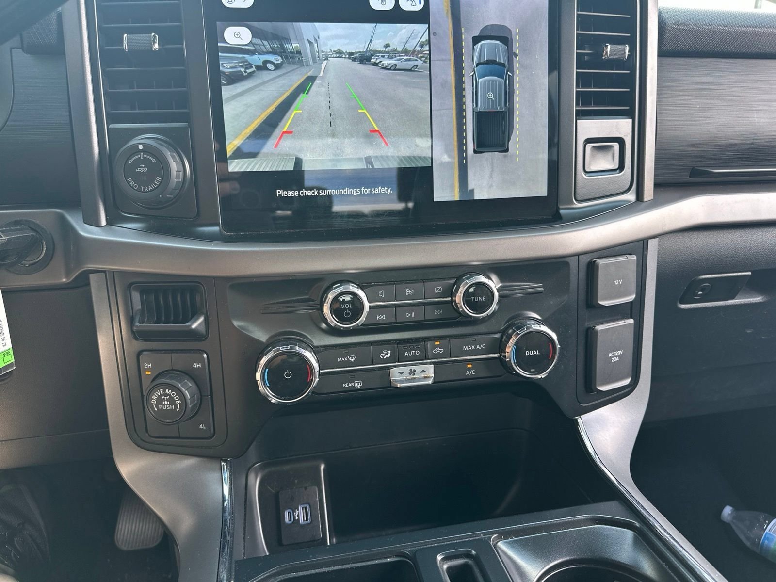 Used 2024 Avalanche Gray Ford XLT image 25
