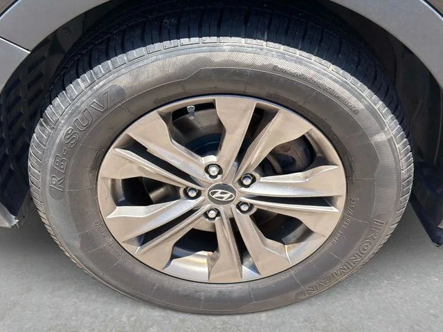 Used 2013 Black Hyundai Base image 12