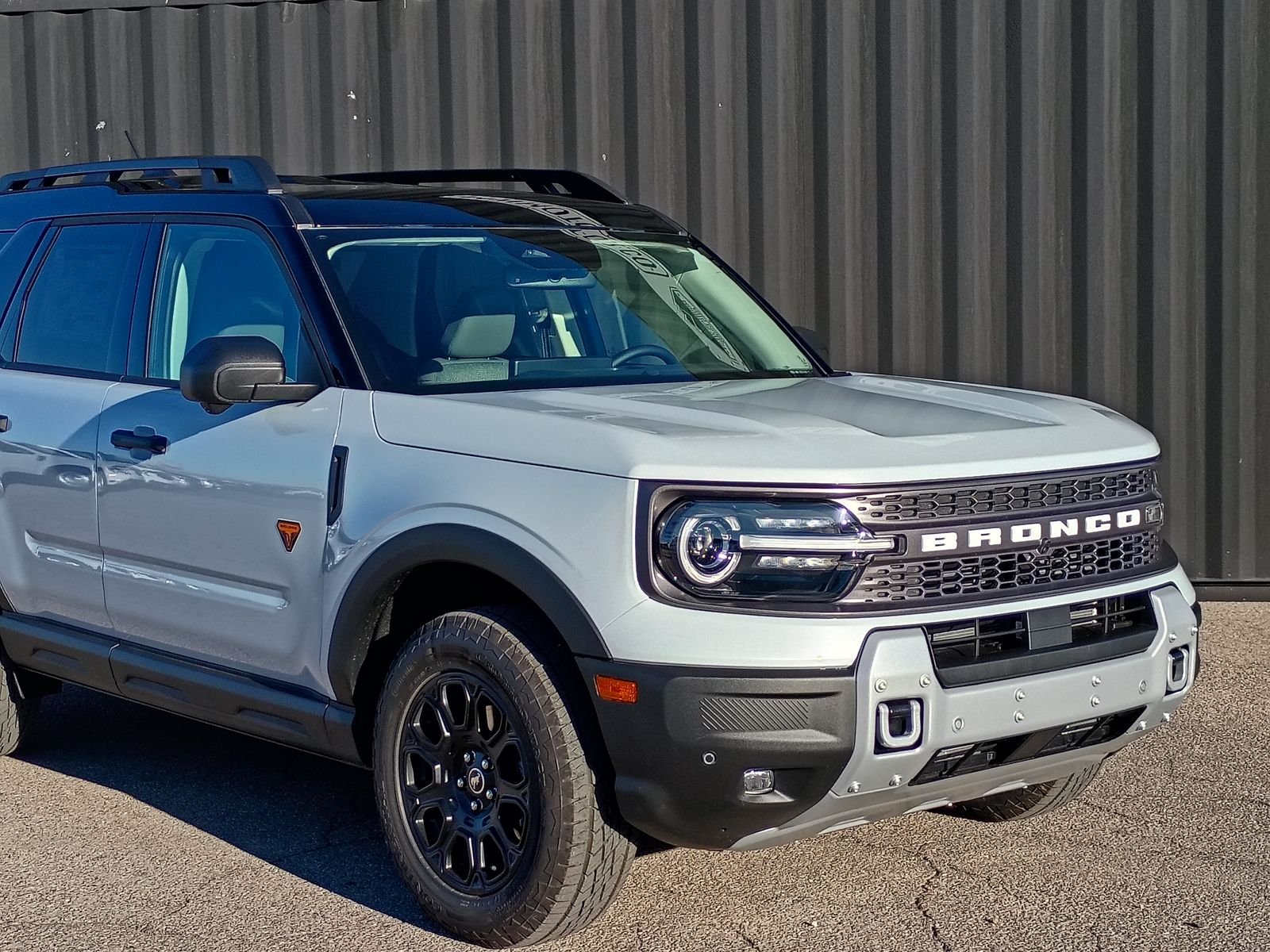 View vehicle photo 3