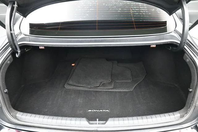 Used 2020 Black Hyundai SEL image 17