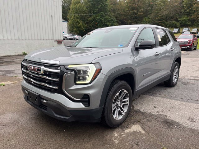 Used 2025 Silver GMC Elevation image 9