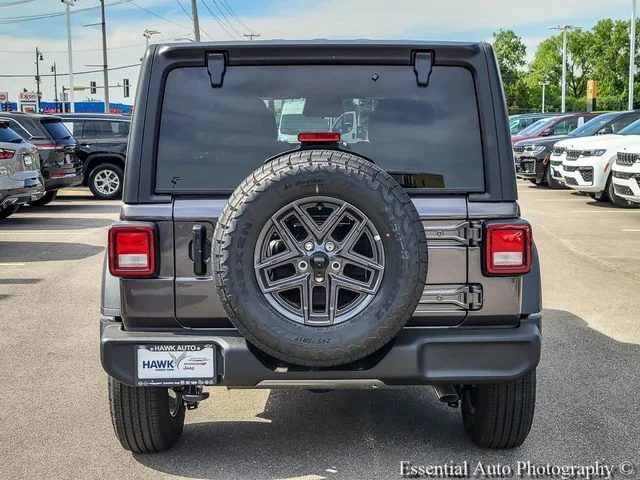 New 2026 Granite Crystal Metallic Clearcoat Jeep Sport S image 5
