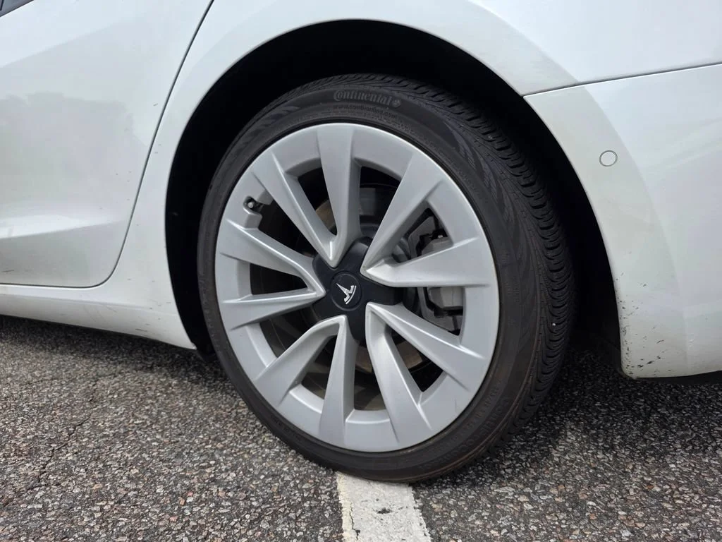 Used 2022  Tesla RWD image 28