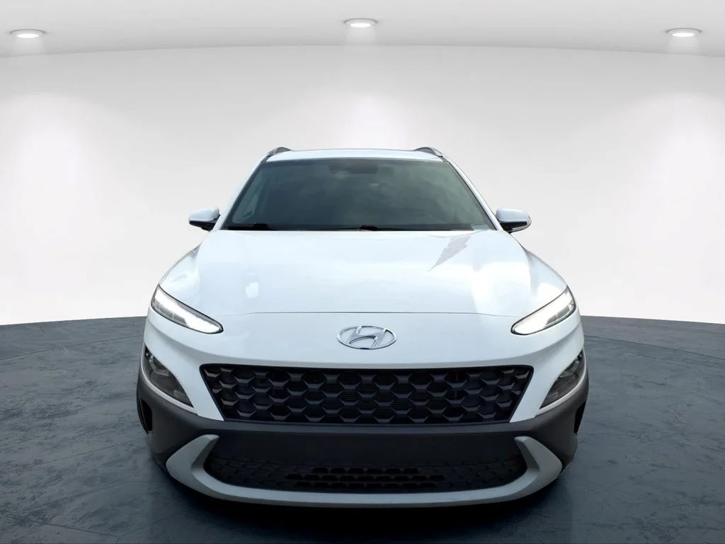 Used 2023 White Hyundai SEL image 4