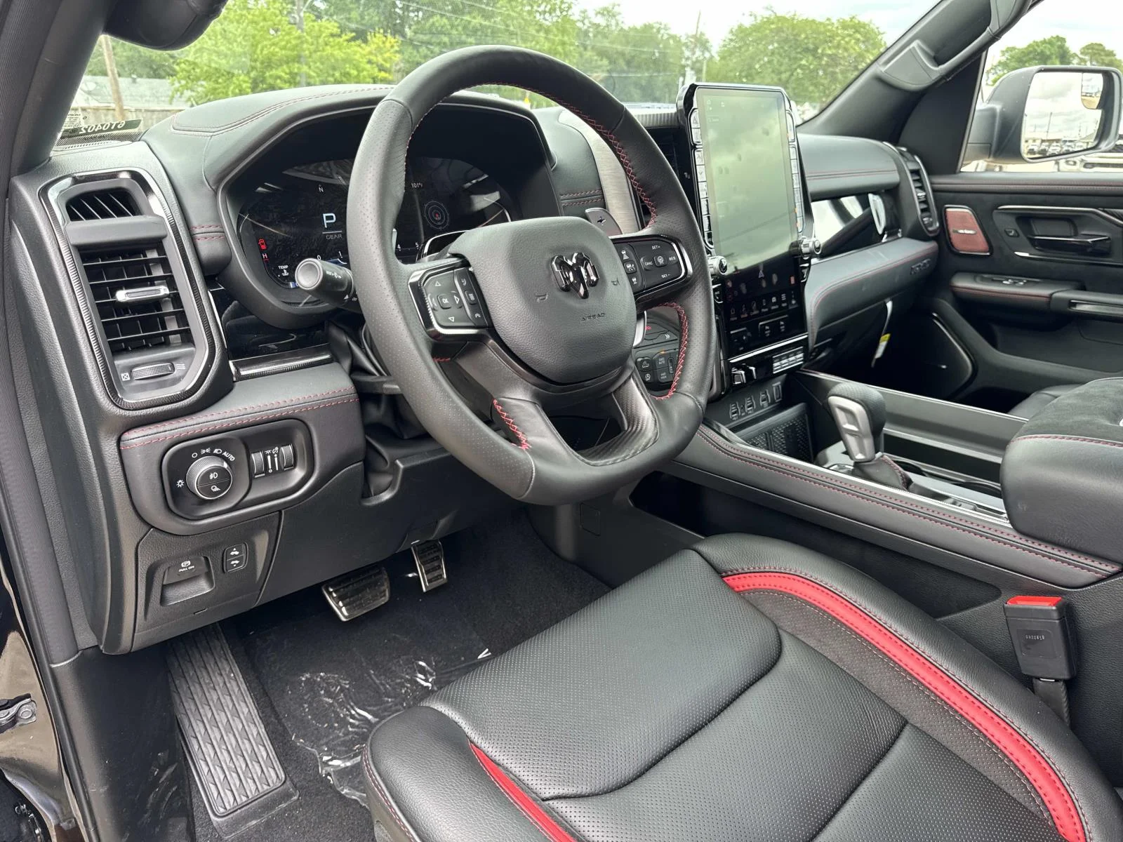 New 2026 Diamond Black Crystal Pearl-Coat Exterior Paint RAM RHO image 10