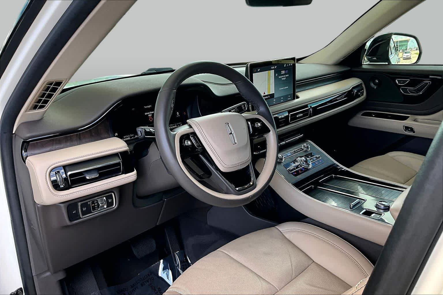 Used 2023 Pristine White Metallic Tri-Coat Lincoln Reserve image 16