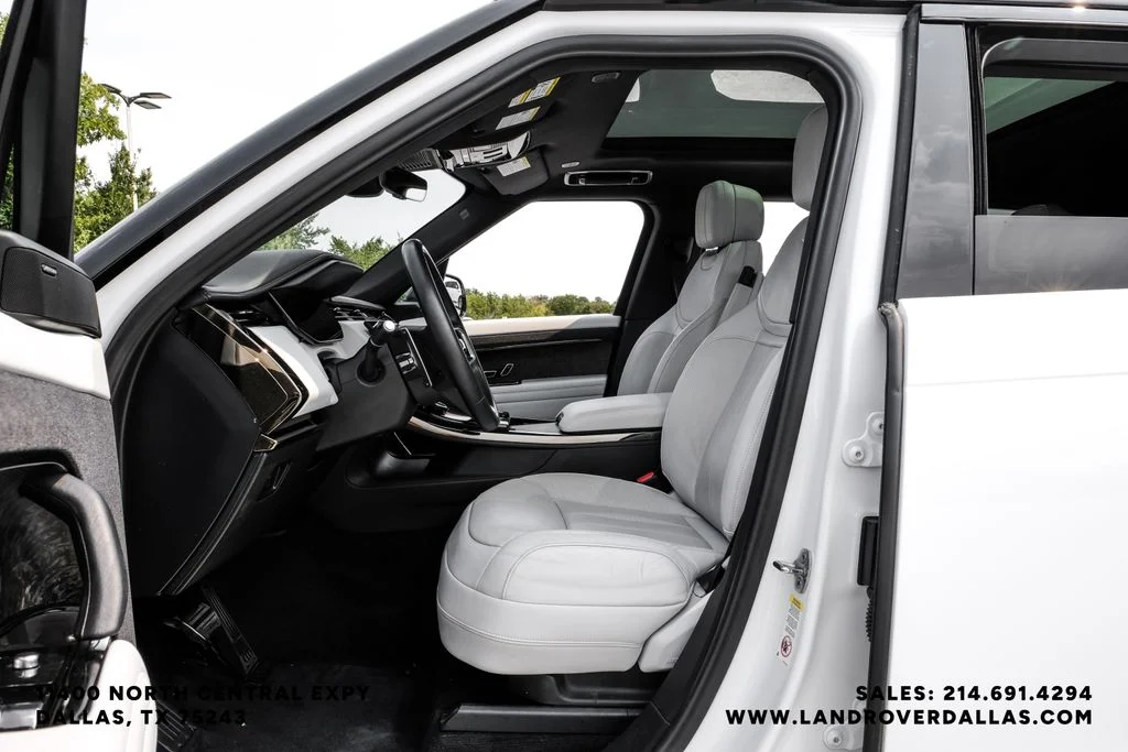 Used 2023 Fuji White Land Rover SE image 35