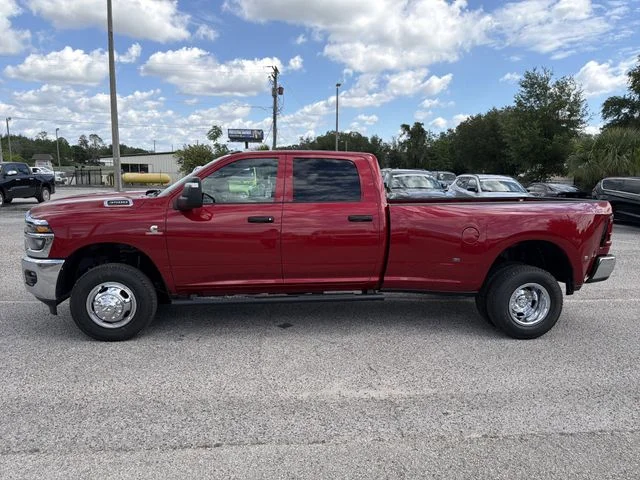 New 2026 Molten Red Pearl-Coat Exterior Paint RAM Tradesman image 7