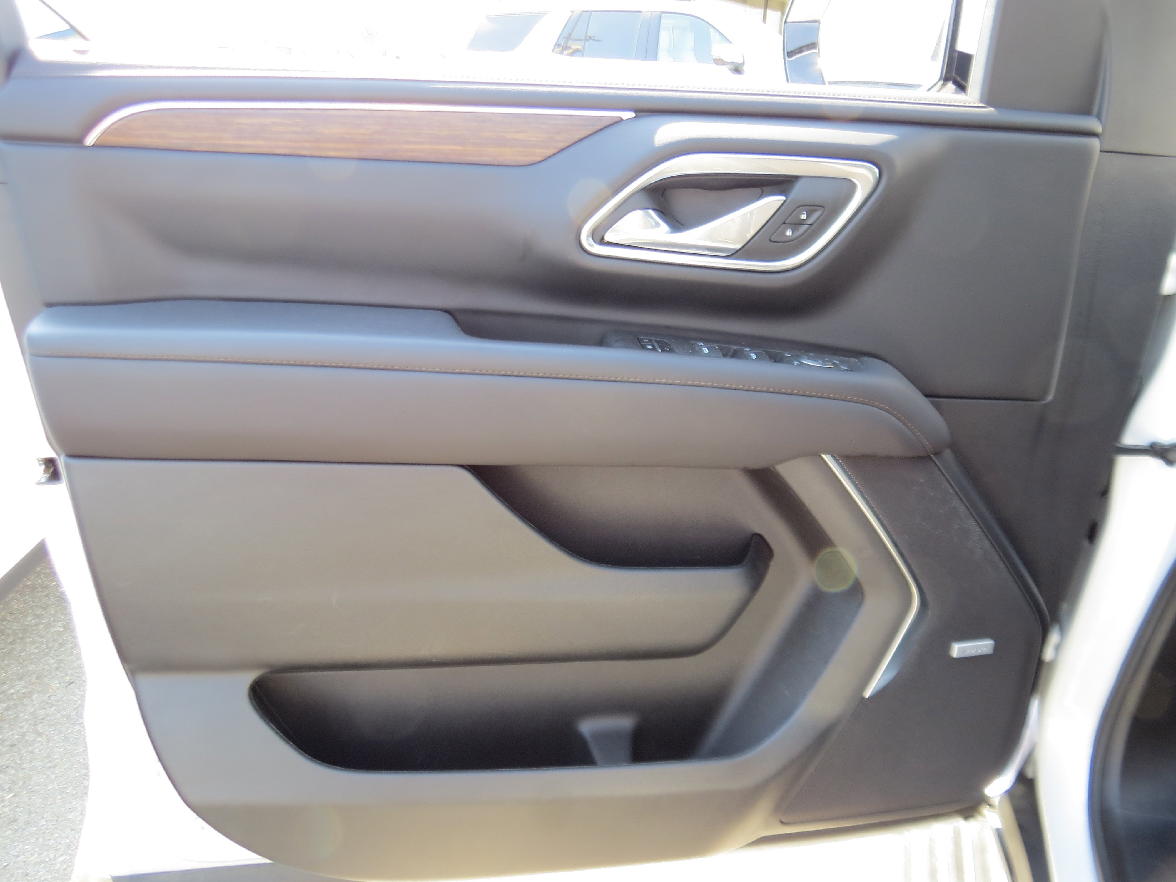 Used 2024 Iridescent Pearl Tricoat Chevrolet High Country image 20