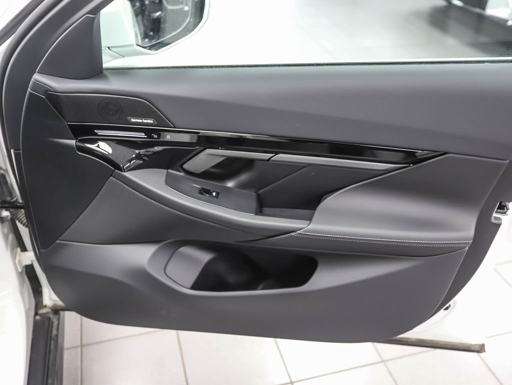 2025 BMW 5 Series 530i - Photo 27