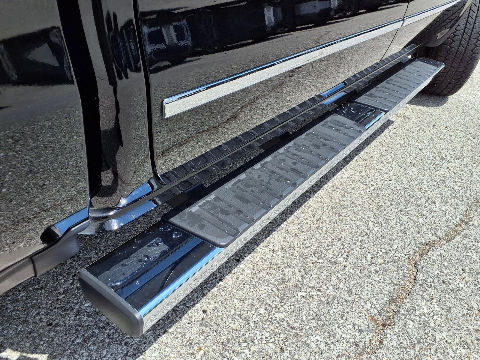 Used 2018 Onyx Black GMC SLT image 34
